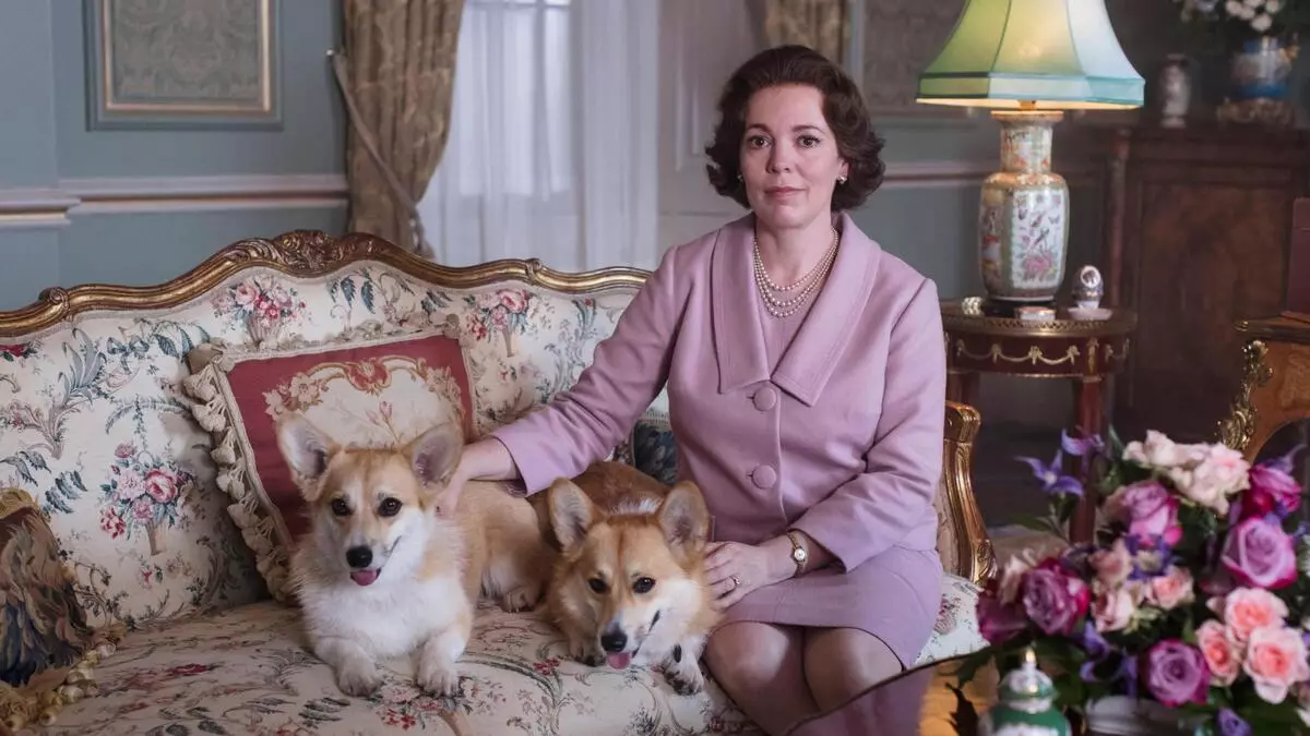 Nyenyezi "korona" Olivia Colmman adavomereza kuba papepala la chimbudzi kuchokera ku Buckingham Palace