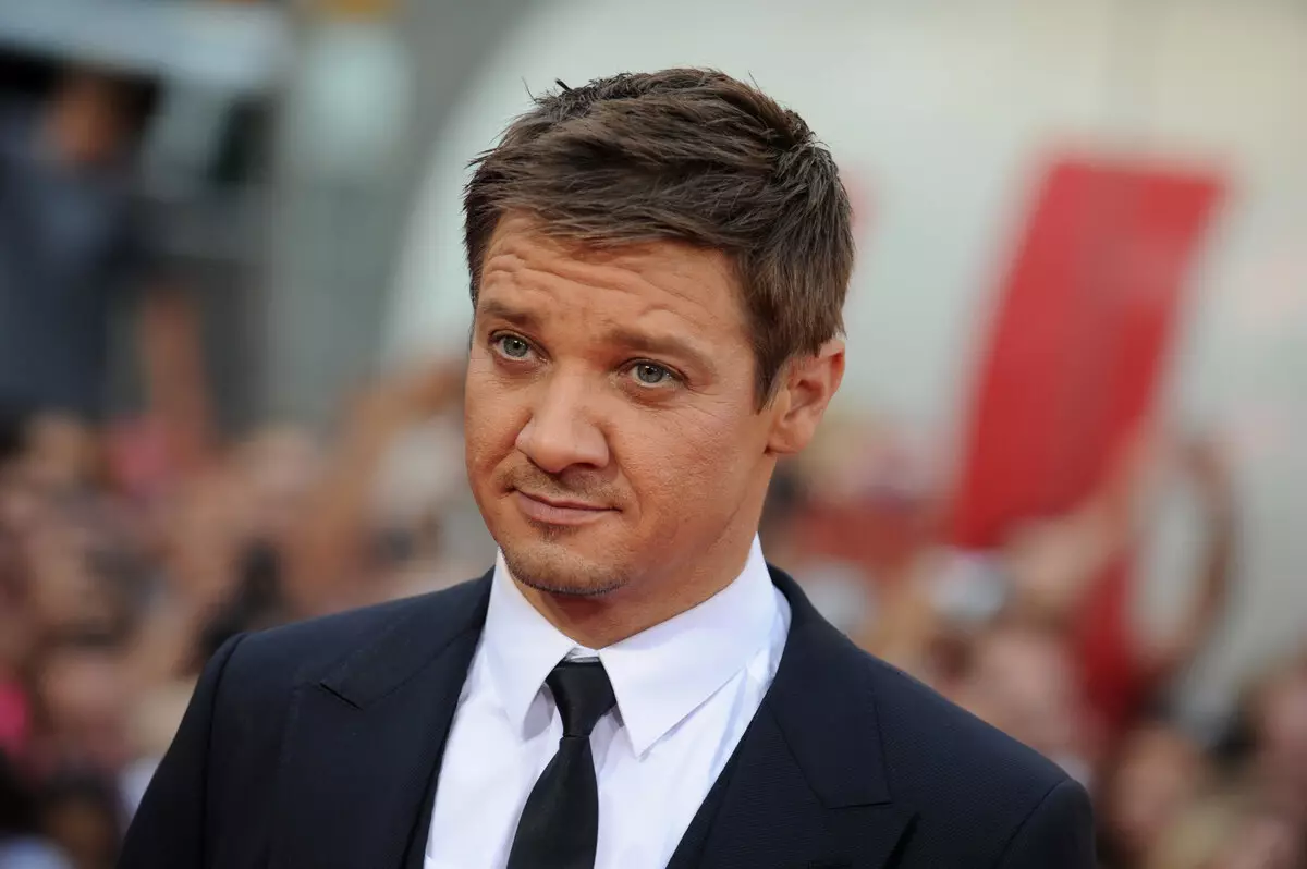 Roedd Jeremy Renner yn bygwth cyn-wraig hunanladdiad i fynd â'r ferch i ffwrdd