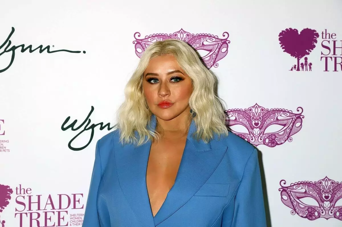 Poto: Christina Aguilera dina pakéan anu gagal dina Gala soré di Las Vegas