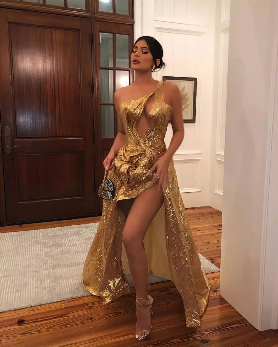 Kylie Jenner atbildēja baumas par grūtniecību: 