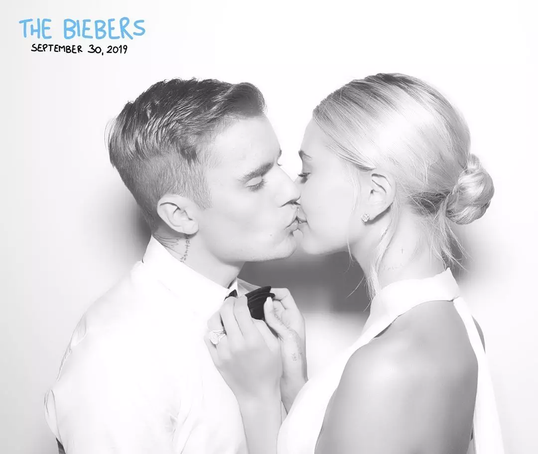 Justin BieberとHaley Baldwinは結婚式から最初の写真を示しました 30378_1
