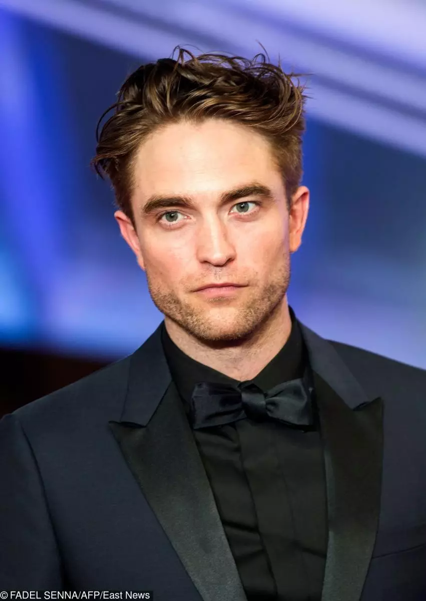 A Sötét Knight Maggie Gillanhol sztárja Robert Pattinson 