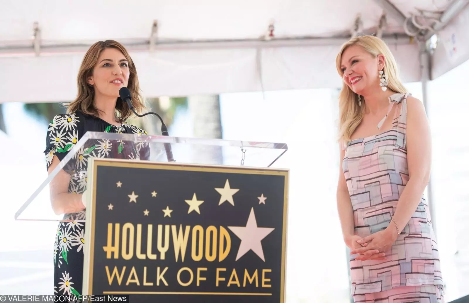 Kirsten Dunst przyznał gwiazdy na Alley of Fame: zdjęcie z mężem i synem Ennis 30493_4