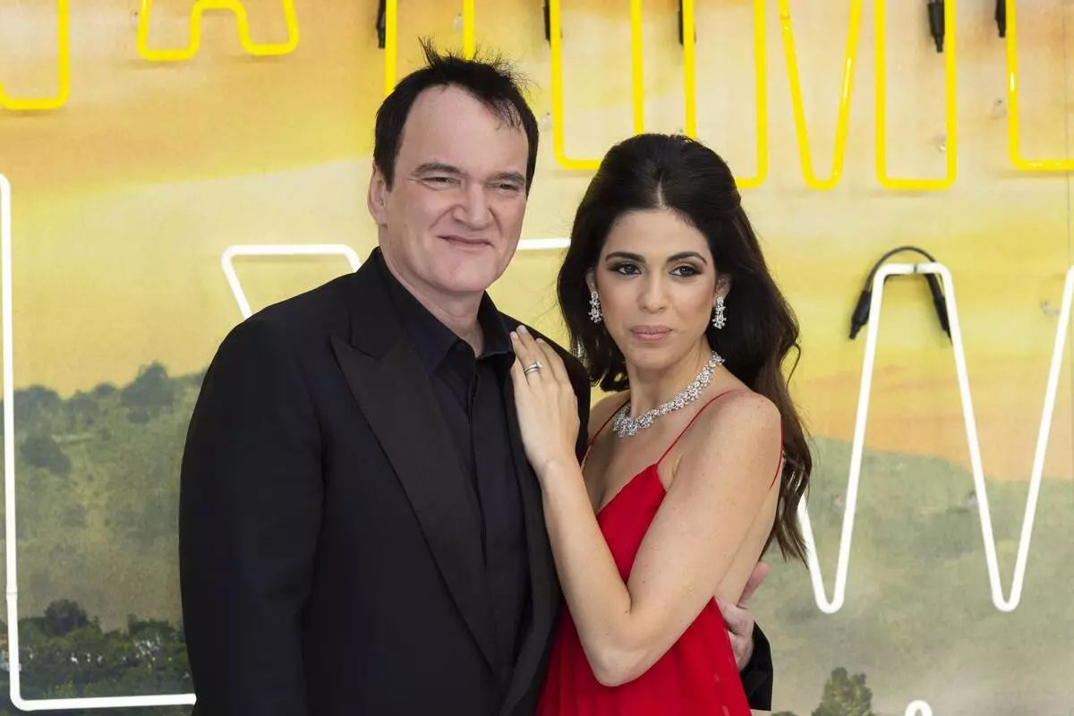 56 ياشلىق Quantin Tarantino ئالدى بىلەن دادىسى بولىدۇ