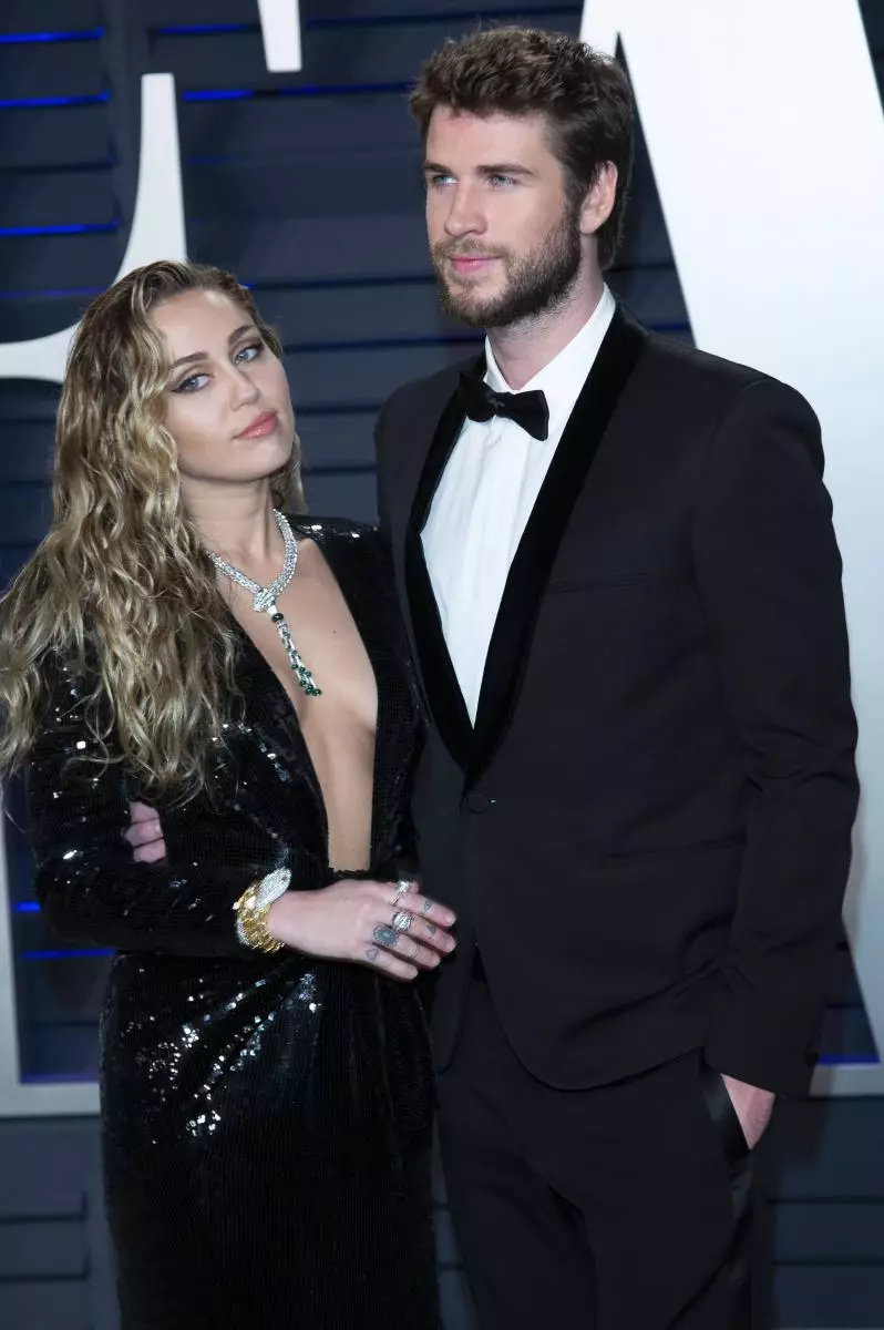 Všechno vážně: Miley Cyrus představil Keitlin Carter se svou matkou 30758_7