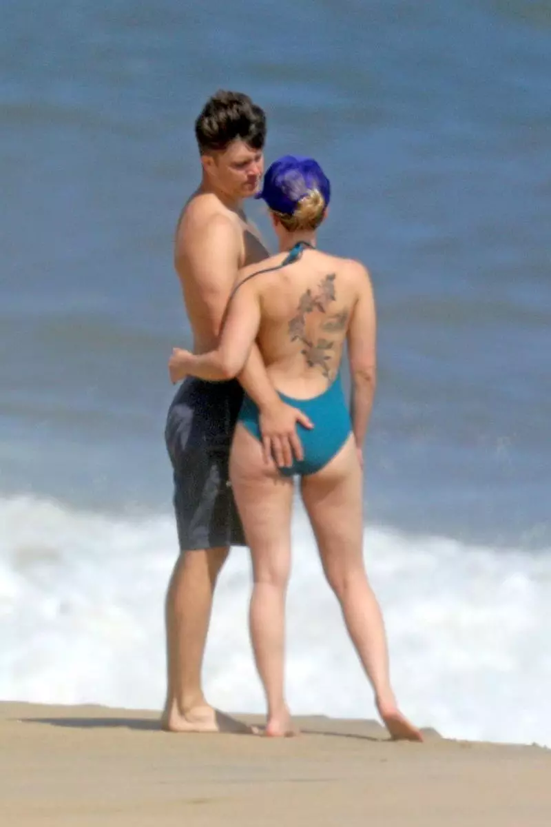 Foto: Scarlett Johanson sou plaj la ak yon nonm marye Colin John 30807_5