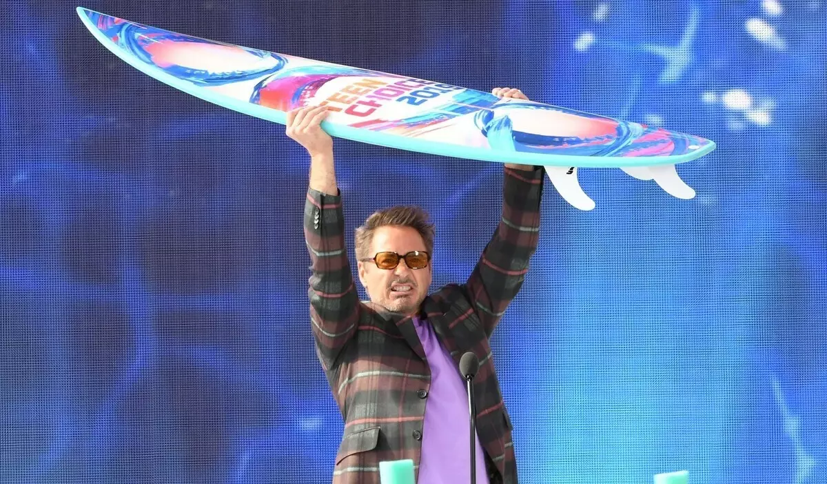 Robert Downey Jessica Alba, Lucy Hale e altri su Teen Choice Awards 2019