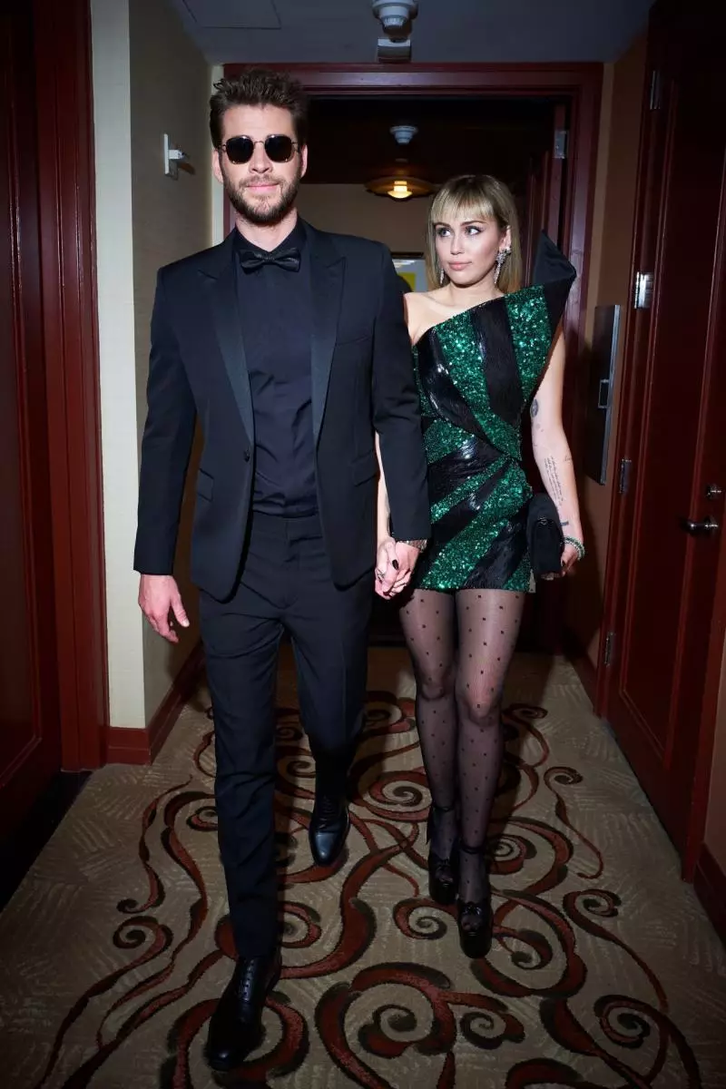 Miley Cyrus Liam Hemsworth ilə ayrıldı və yeni bir sevimli ilə linzalara girdi 30858_2