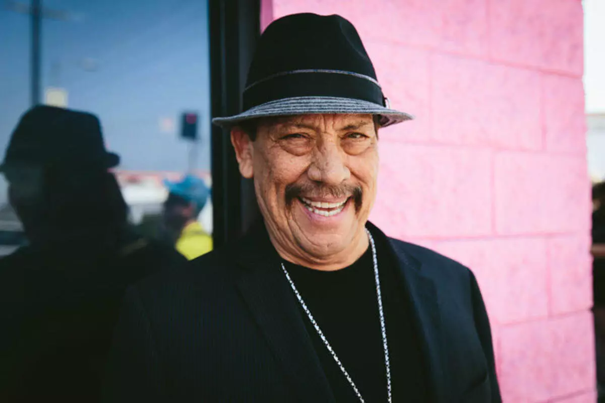 Star "Machete" Danny Trejo redde een kind in een auto-ongeluk