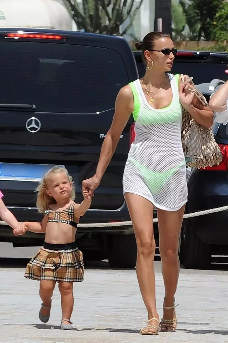 Foto: Irina Shayk puhkab Ibiza oma ema ja tütar 30928_2
