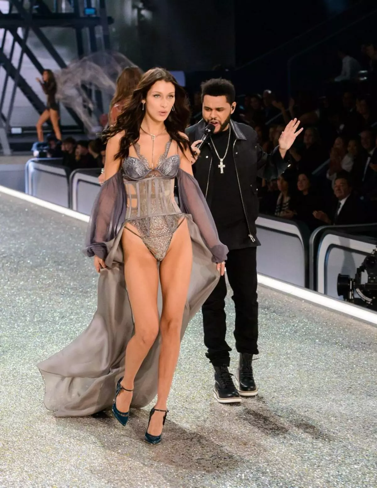 Media: Bella Hadid ak semèn nan ankò kraze moute apre yon ane nan relasyon 30969_2