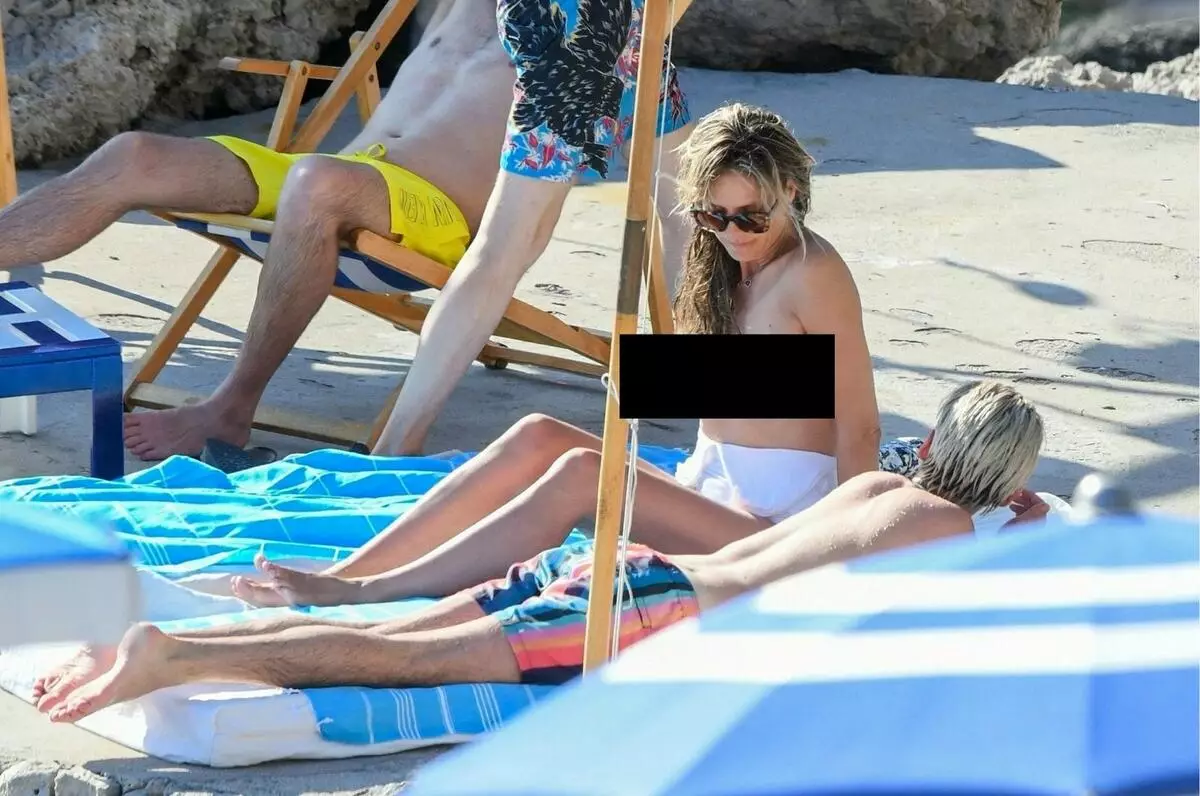 Picha: Heidi Klum Sunbathing Topless na Tom na Bill Kaulitz 30985_1