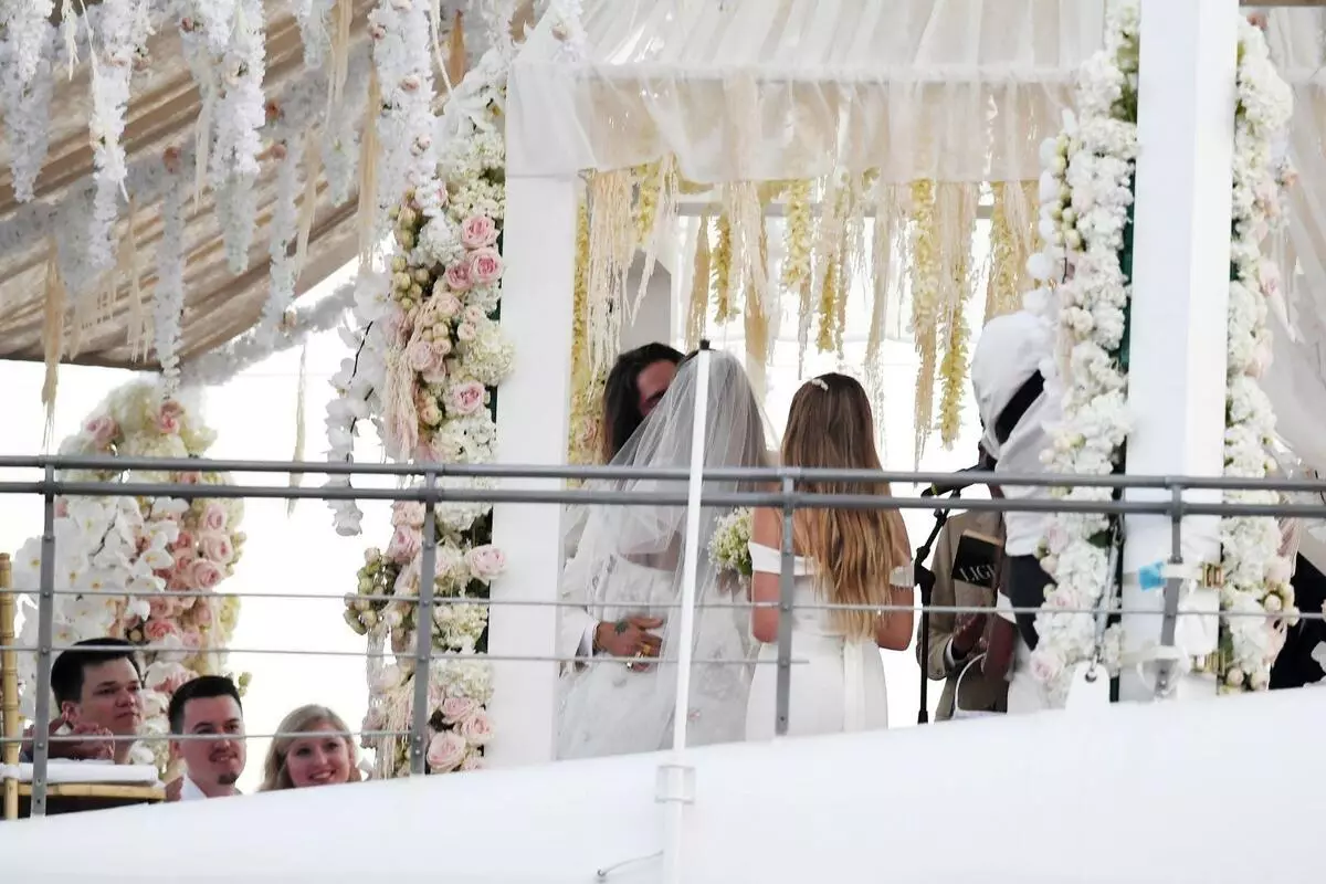 Heidi Klum zum ersten Mal teilte ein Hochzeitsfoto mit Tom Kaulitz 31025_5