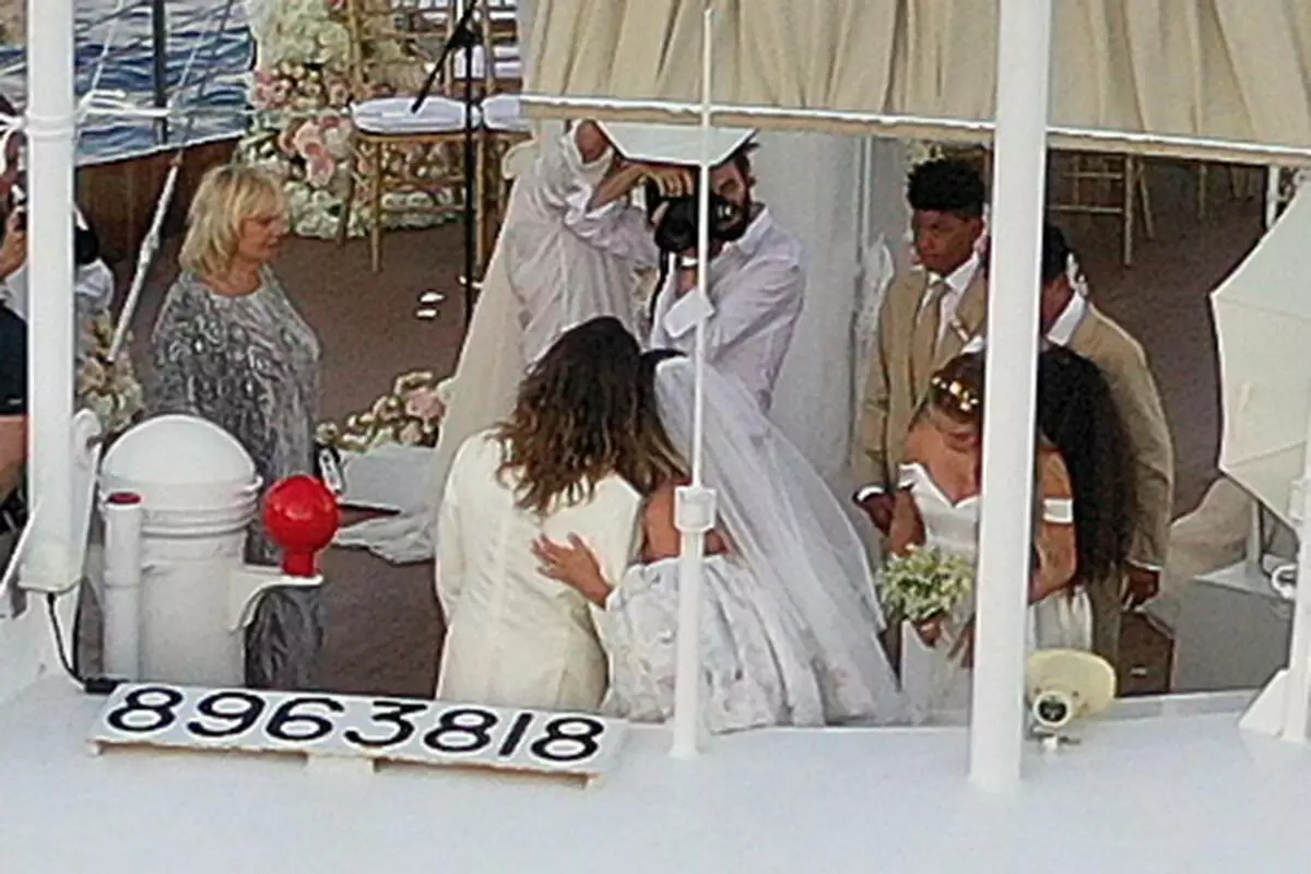 Heidi Klum zum ersten Mal teilte ein Hochzeitsfoto mit Tom Kaulitz 31025_7