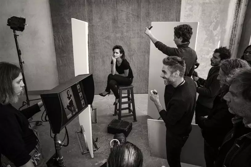 Kristen Stewart, Emma Watson, Claire Foy dhe të tjerë pas skenave të filmimit për kalendarin e Pirelli 2020 31042_2