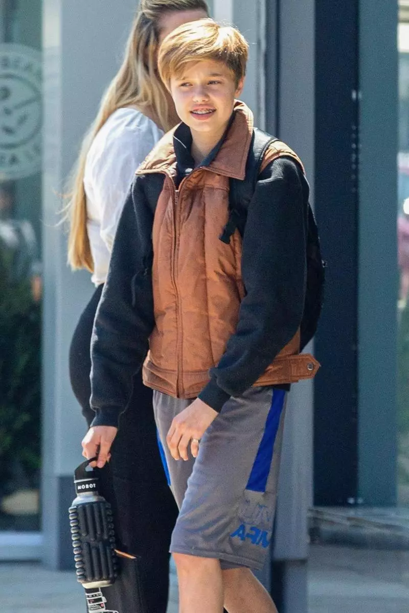 Media: Córka Angeliny Jolie zamierza przejść do Brada Pittu 31060_1