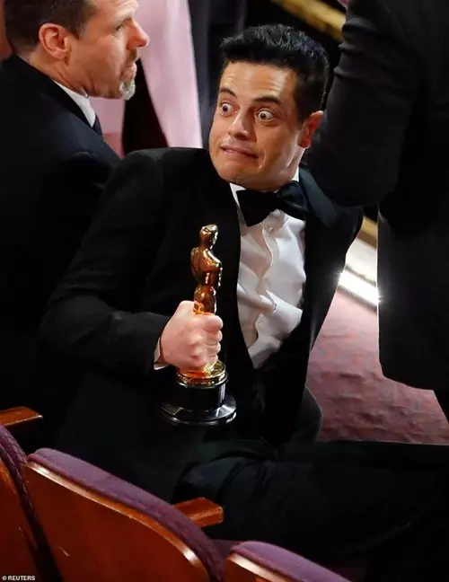 Nuotrauka: nukrito nuo scenos Rami Malek tapo labiausiai juokinga Oscar meme 31110_1