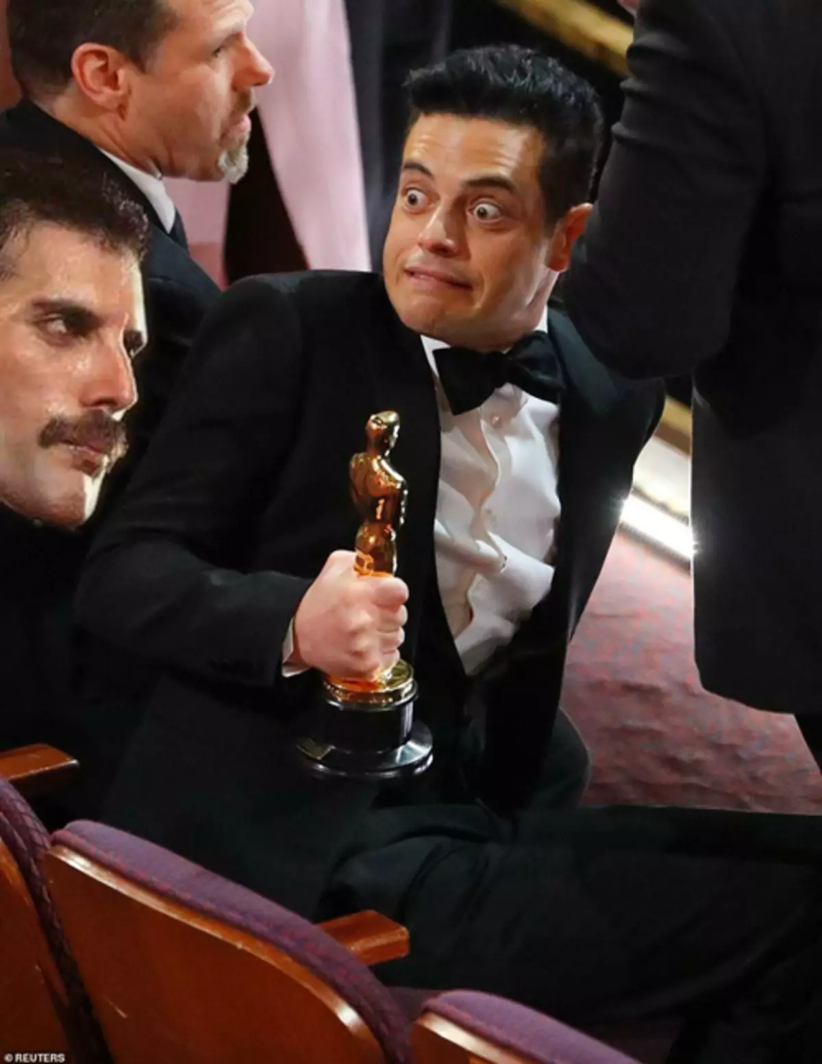 Nuotrauka: nukrito nuo scenos Rami Malek tapo labiausiai juokinga Oscar meme 31110_12