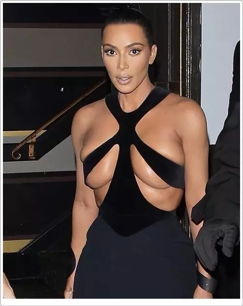 Kim Kardashian laŭdis la kuraĝon post la sekva 