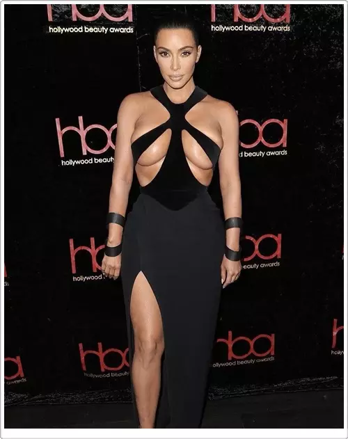 Kim Kardashianは次の「裸」の出口の後に勇気を称賛しました 31232_5