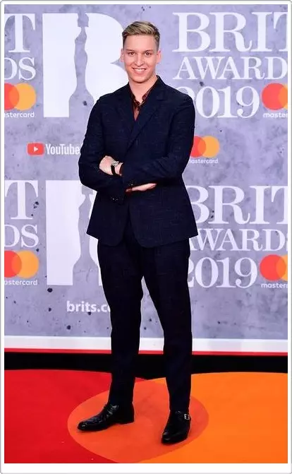 Fotó: Hugh Jackman, Jared Nyár, Luke Evans és egyéb csillagok a Red Carpet Brit Awards 31239_2