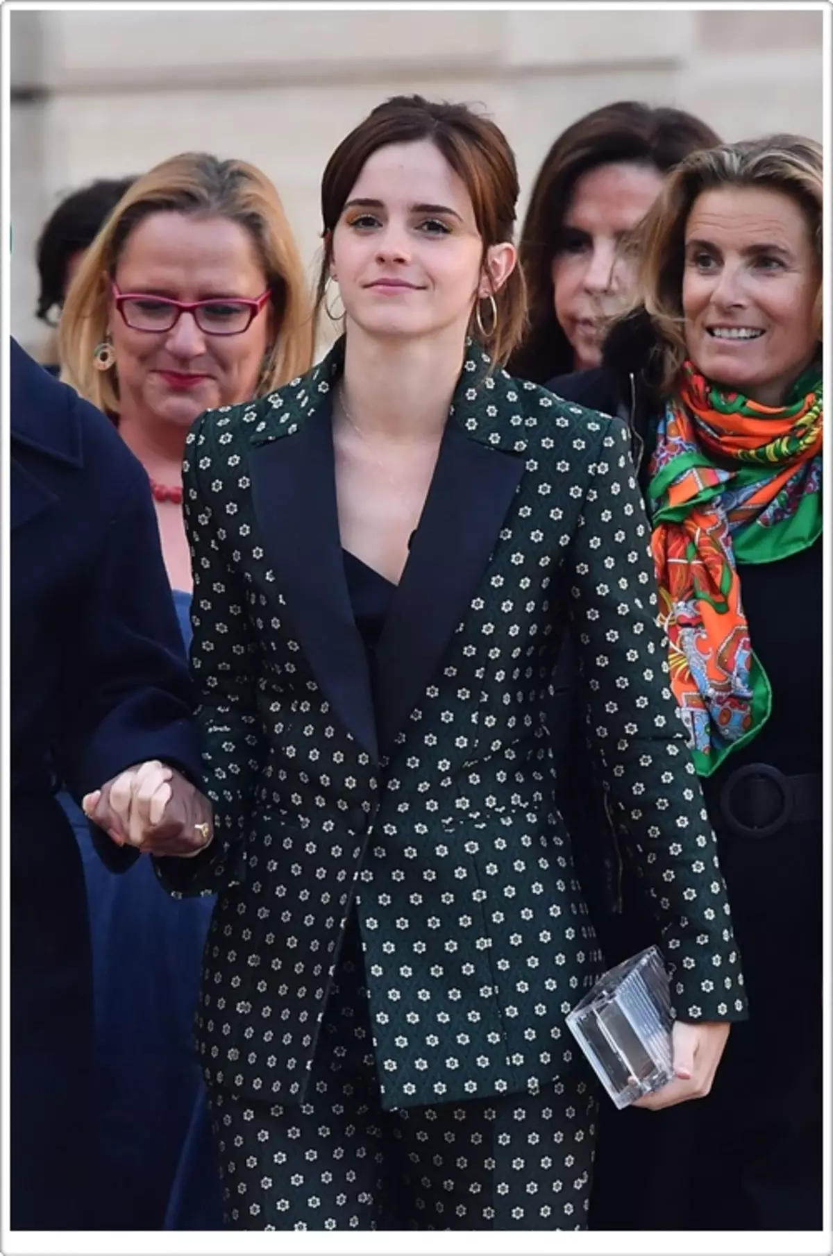 Emma Watson tụlere site na nwanyị nke mbụ France bụ nsogbu nke ịha nhata 31258_2