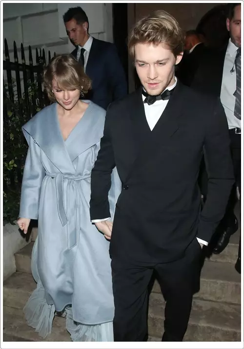 To jest miłość: Taylor Swift tęskniła za Grammy, aby wspierać Joe Alvin na nagrodach BAFTA 31382_4