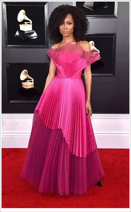 Antitop: 18 lächerlichste und geschmacklose Outfits von Sternen von der roten Gleis Grammy 2019 31393_12