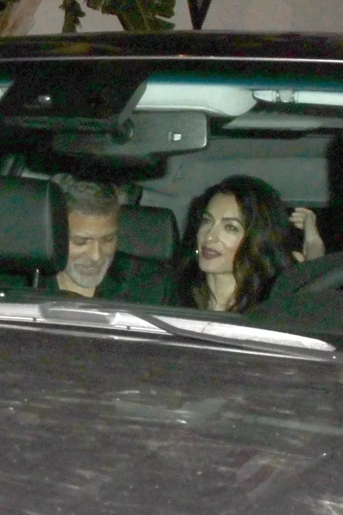 George i Amal Clooney negirali su glasine o razvodu, koji se pojavljuju zajedno na zabavi Jennifer Aniston 31400_3