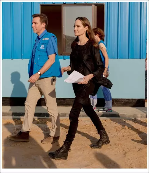 Foto: Angelina Jolie je obiskal begunski tabor v Bangladešu 31476_1