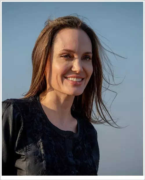Yees duab: Angelina Jolie tuaj xyuas cov neeg tawg rog hauv Bangladesh 31476_2