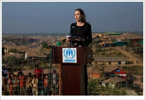 Foto: Angelina Jolie va visitar el campament de refugiats a Bangladesh 31476_4