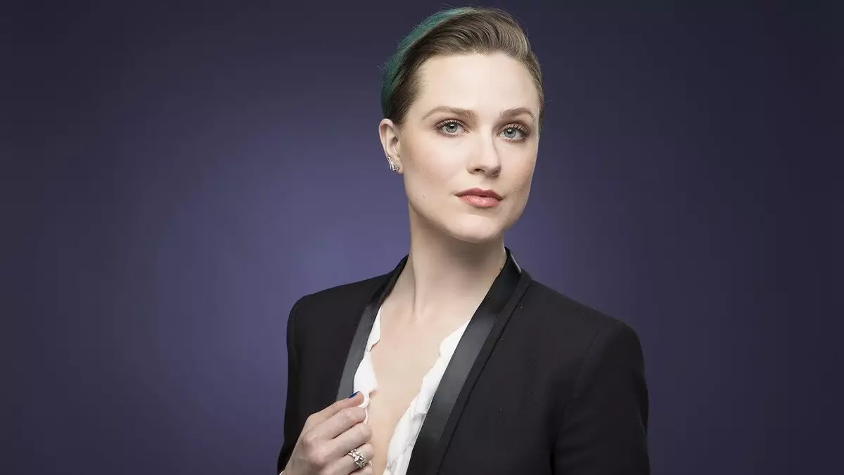 Evan Rachel Wood a franchement parlé de traitement dans un hôpital psychiatrique après une tentative de suicide