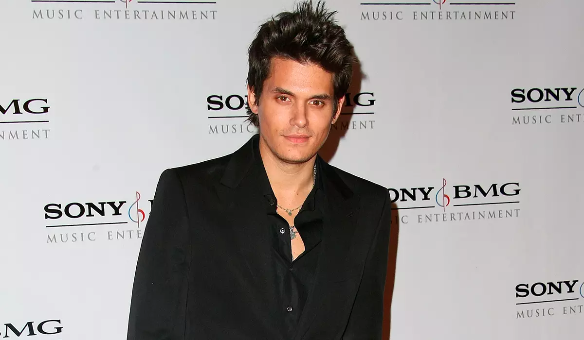 John Mayer syytetään tekopyhyydestä ja vaati anteeksi naisille