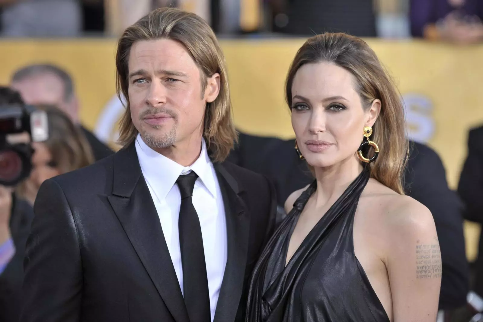 Angelina Jolie o ile a beha bakeng sa thekiso ea mpho e ikhethang ea Brad pitt 31626_1