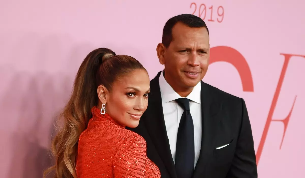 Nankalaza ny fitsingerenan'ny andro nahaterahan'ny zaza i Jennifer Lopez sy Alex Rodrigiguez