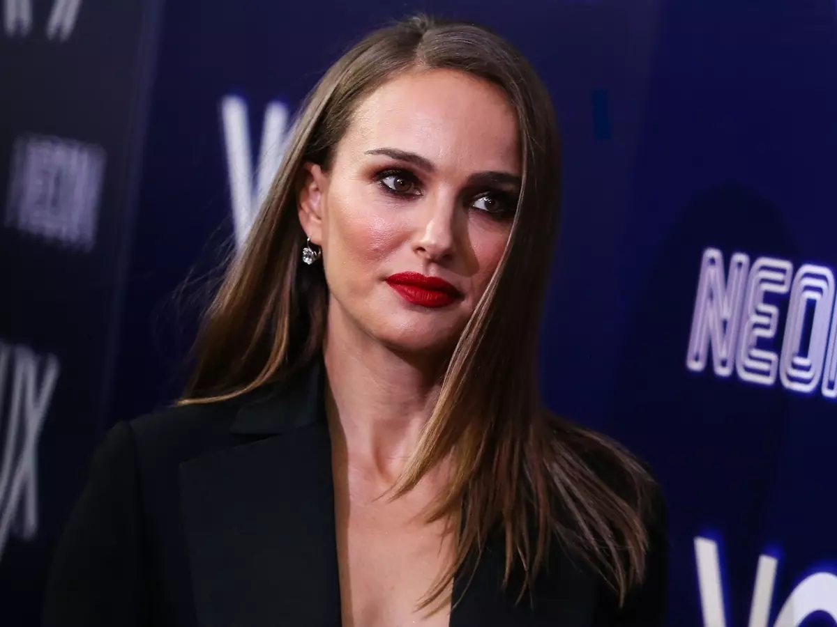 "Cinderella" ofensif: Natalie Portman Tulis ulang klasik dongeng untuk anak-anak