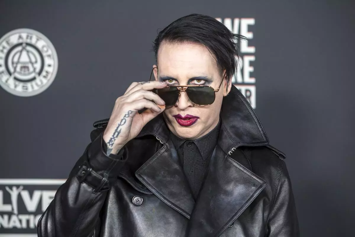 "Pagātnes izkropļošana": Marilyn Manson noliedz apsūdzības par vardarbību pret sievietēm