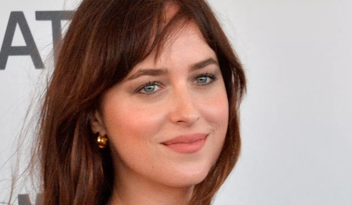 Ang bituon "50 Shades sa Grey" Dakota Johnson nagpahibalo sa Vibrator sa Instagram