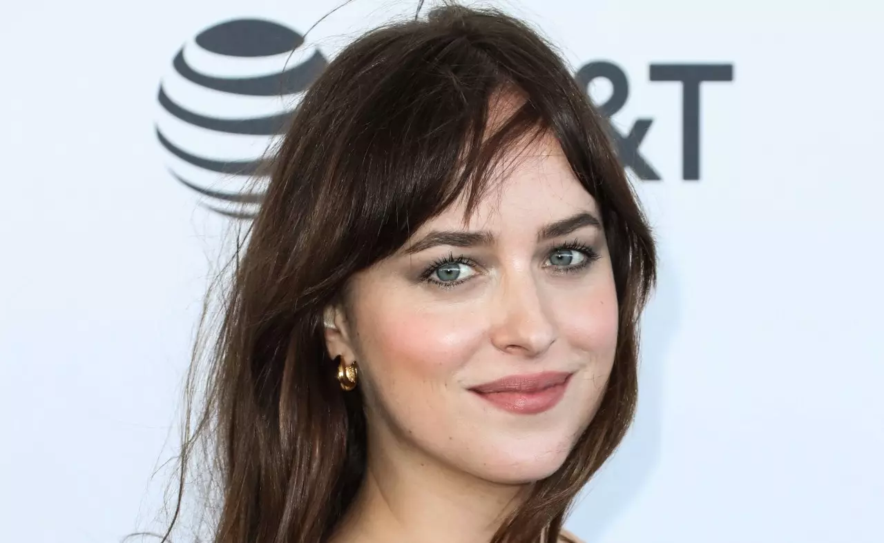 Skiet in 'n nuwe film het Dakota Johnson na histeries gebring: 