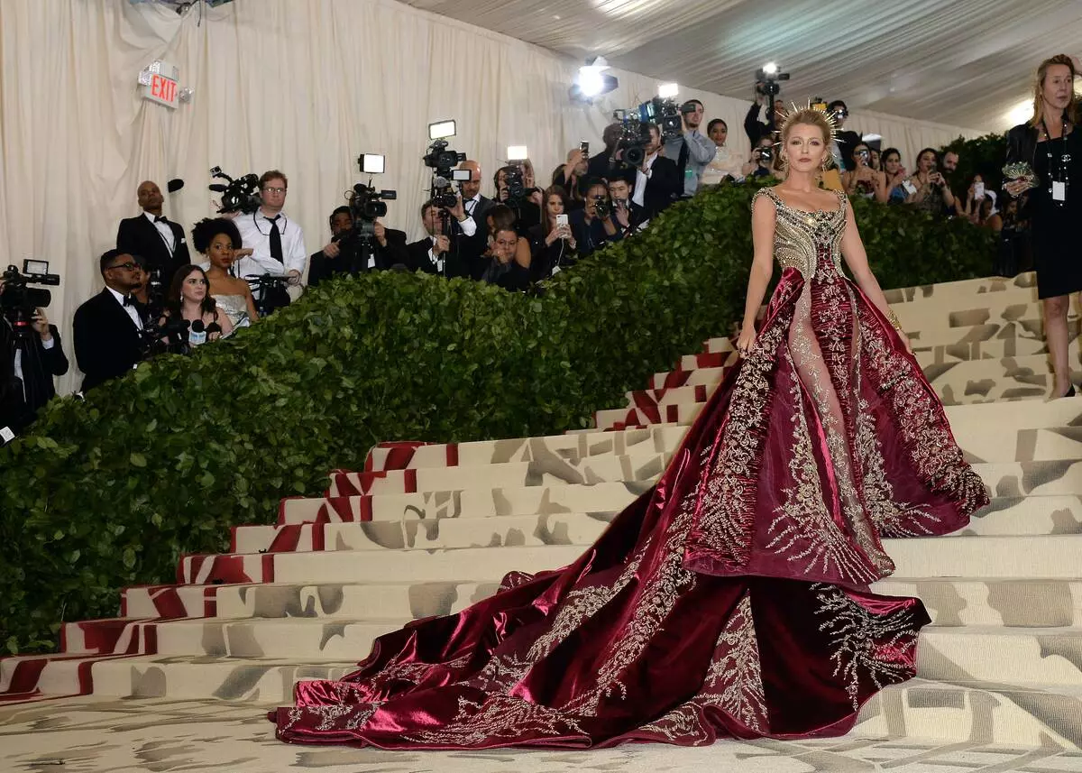 Mad outfits and Serena Williams as leading: What to expect from Met Gala 2019? 33077_6