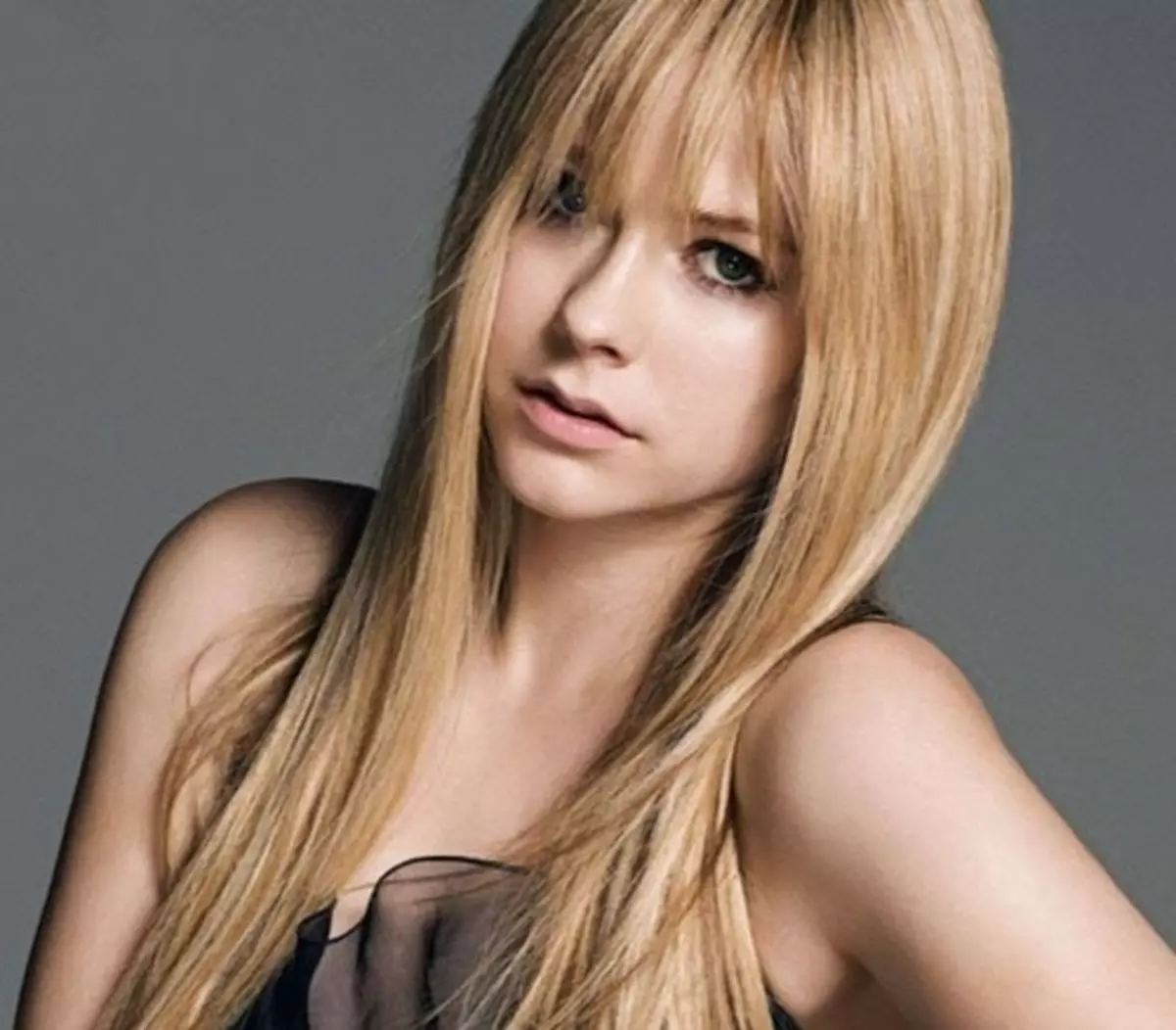 Avril Lavigne nan atire magazin an. Janvye 2013