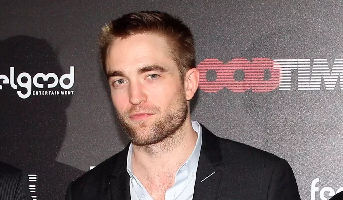 Peminat Robert Pattinson dibincangkan oleh Suckoo Waterhouse: "sangat comel!"