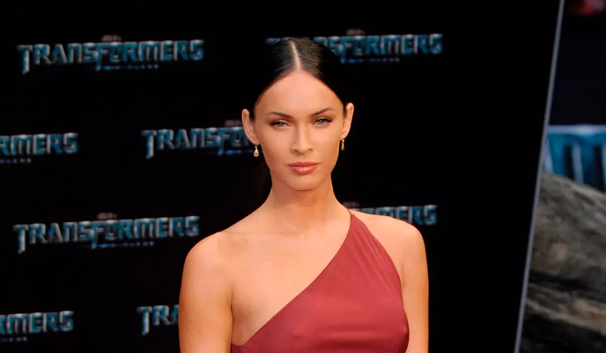 Insiderrek esan zuen nola sustatzen den Megan Fox-en dibortzioa bere senarrarekin