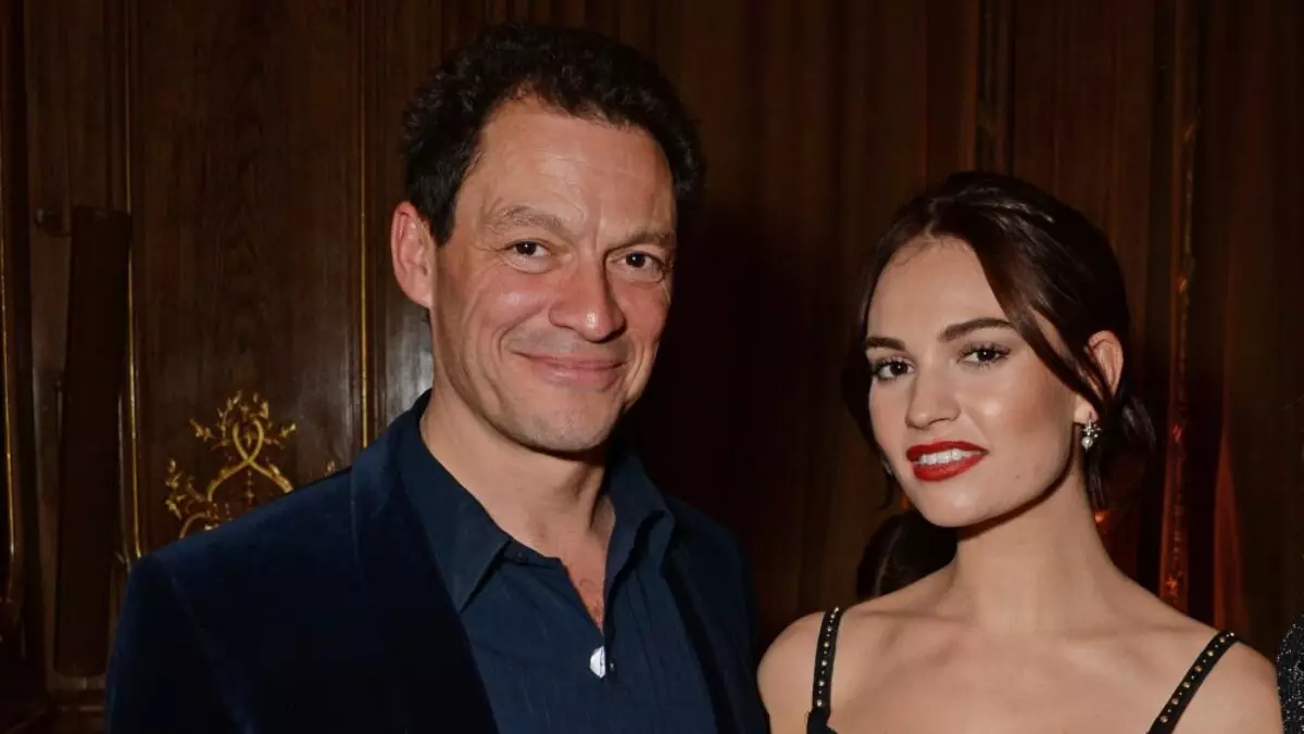 Lily James a raconté de travailler avec Dominic West à un scandale de la marque