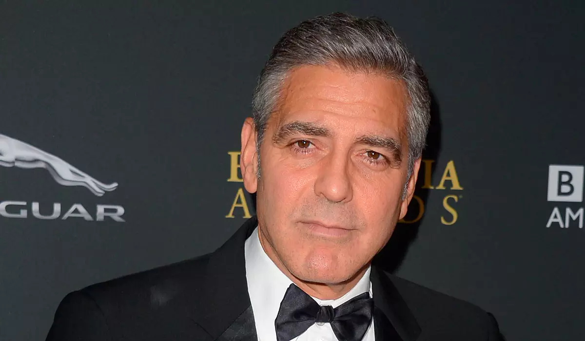 George Clooney pêşkêşî polîsek "stive" kir ku George Floyd kuştin