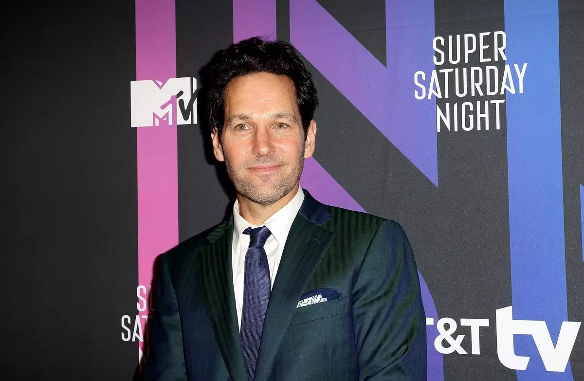 Euri-ekintza onak ez dira oztopo bat: "Inurriak" Paul Rudd-ek cookieak banatu zituen lerroan