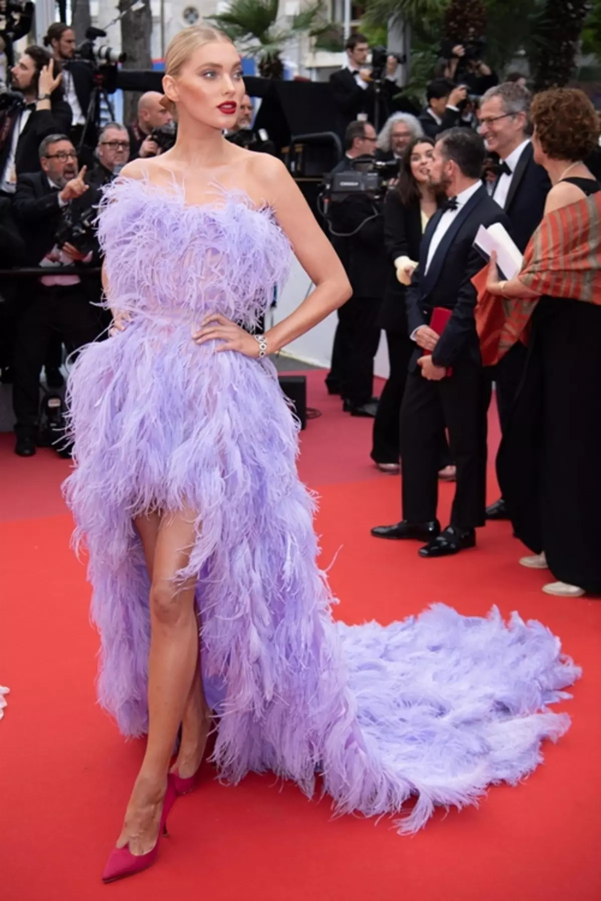 Cannes-2019: Milla Yovovich, Gael Garcia Bernal, Christoph Waltz un citas zvaigznes pirmizrādē 