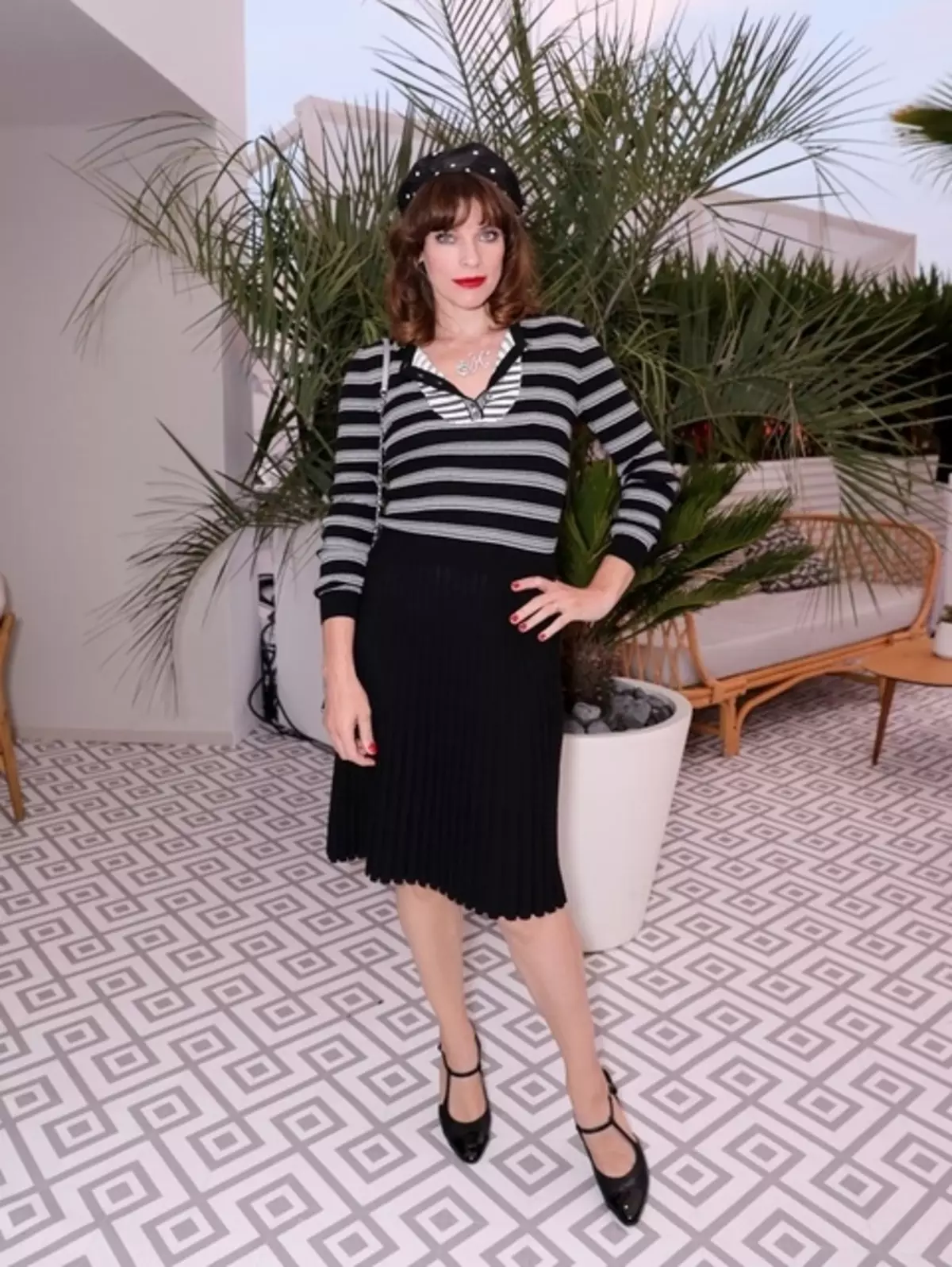 Cannes-2019: Margo Robbie, Marion Cotilar, El Fanning kaj aliaj steloj en Chanel-vespermanĝo 41472_12