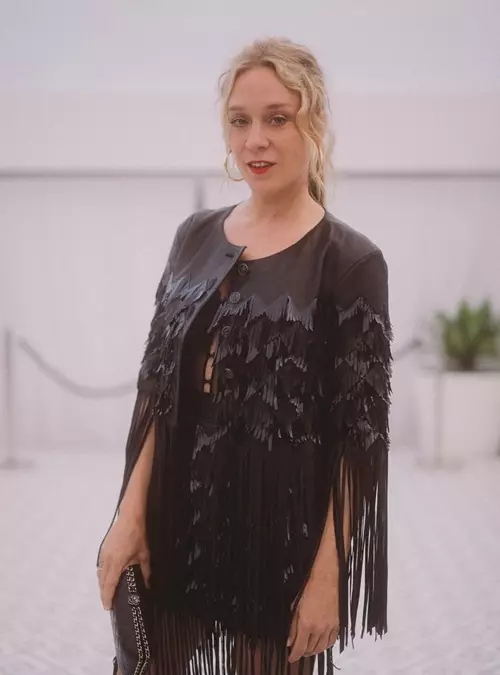 Cannes-2019: Margo Robbie, Marion Cotilar, El Fanning kaj aliaj steloj en Chanel-vespermanĝo 41472_9